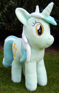 Lyra Plushie