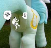 Lyra Plushie