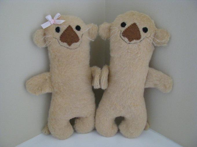 Otters_in_Love_by_pinktoque.jpg