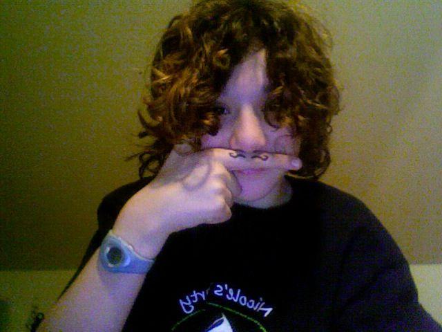 Fingerstache